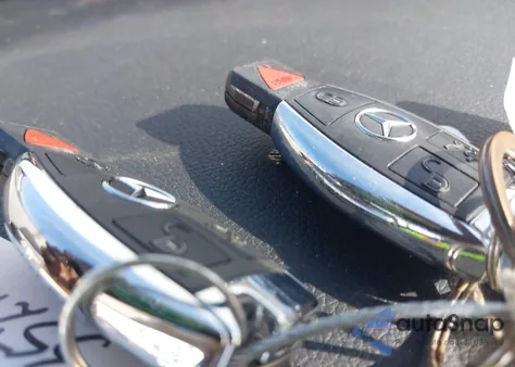 2016 Mercedes-Benz C 300 из США, поврежденный, VIN 55SWF4JB3GU124256